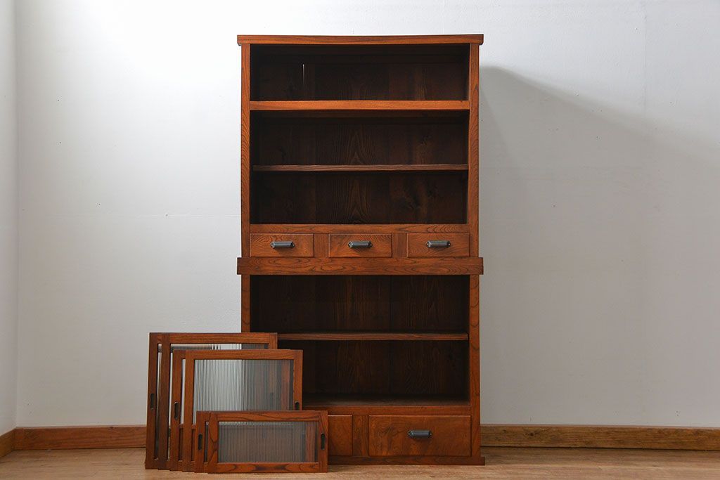 アンティーク家具　アンティーク 前面欅材のモールガラス収納棚(食器棚)