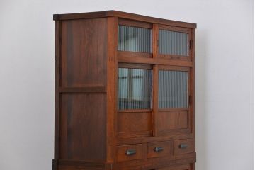 アンティーク家具　アンティーク 前面欅材のモールガラス収納棚(食器棚)