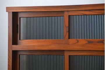 アンティーク家具　アンティーク 前面欅材のモールガラス収納棚(食器棚)