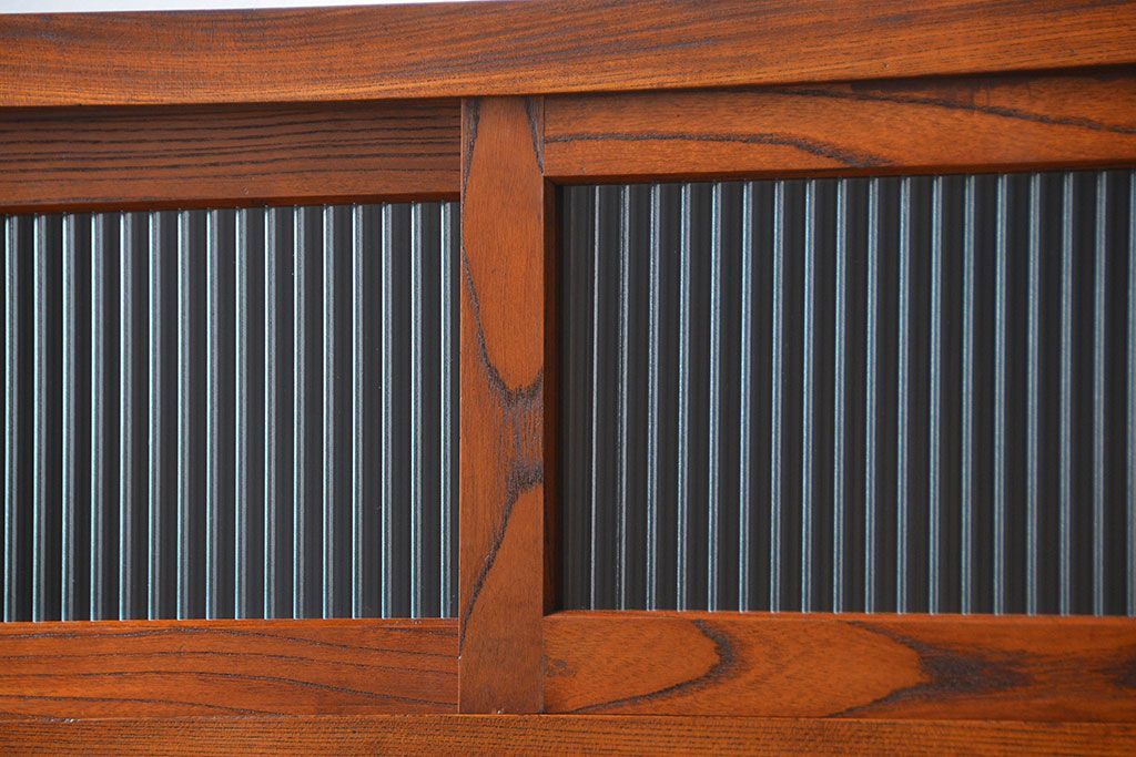 アンティーク家具　アンティーク 前面欅材のモールガラス収納棚(食器棚)