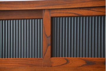 アンティーク家具　アンティーク 前面欅材のモールガラス収納棚(食器棚)