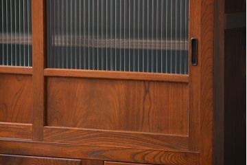 アンティーク家具　アンティーク 前面欅材のモールガラス収納棚(食器棚)