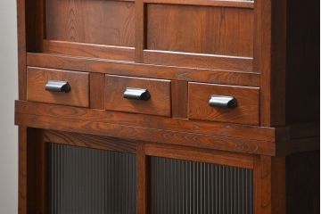 アンティーク家具　アンティーク 前面欅材のモールガラス収納棚(食器棚)