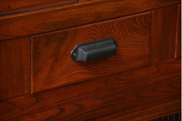 アンティーク家具　アンティーク 前面欅材のモールガラス収納棚(食器棚)