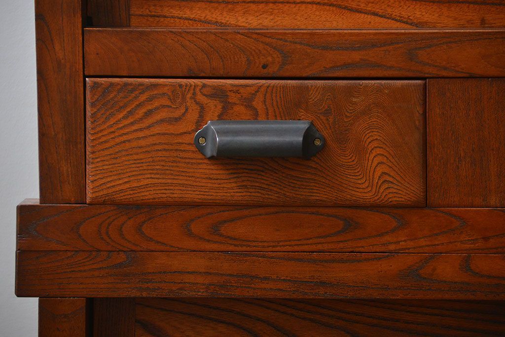 アンティーク家具　アンティーク 前面欅材のモールガラス収納棚(食器棚)