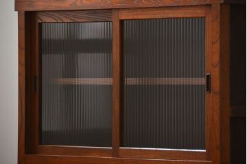 アンティーク家具　アンティーク 前面欅材のモールガラス収納棚(食器棚)