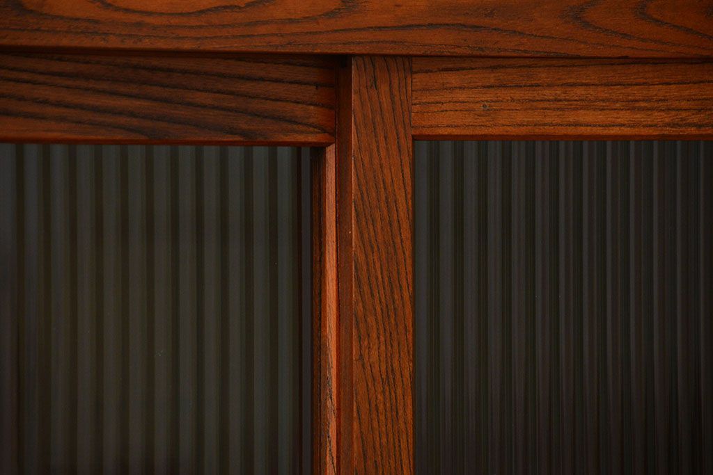 アンティーク家具　アンティーク 前面欅材のモールガラス収納棚(食器棚)