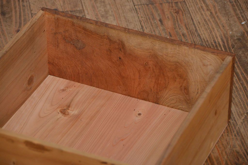 アンティーク家具　アンティーク 前面欅材のモールガラス収納棚(食器棚)