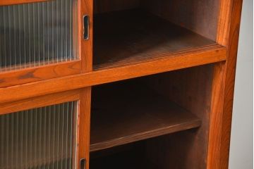 アンティーク家具　アンティーク 前面欅材のモールガラス収納棚(食器棚)