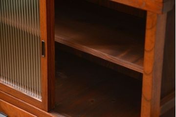 アンティーク家具　アンティーク 前面欅材のモールガラス収納棚(食器棚)