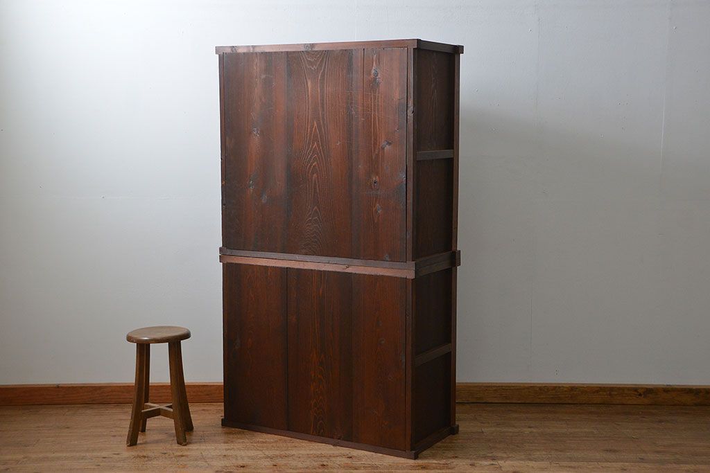 アンティーク家具　アンティーク 前面欅材のモールガラス収納棚(食器棚)