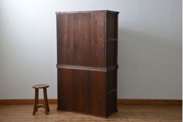 アンティーク家具　アンティーク 前面欅材のモールガラス収納棚(食器棚)