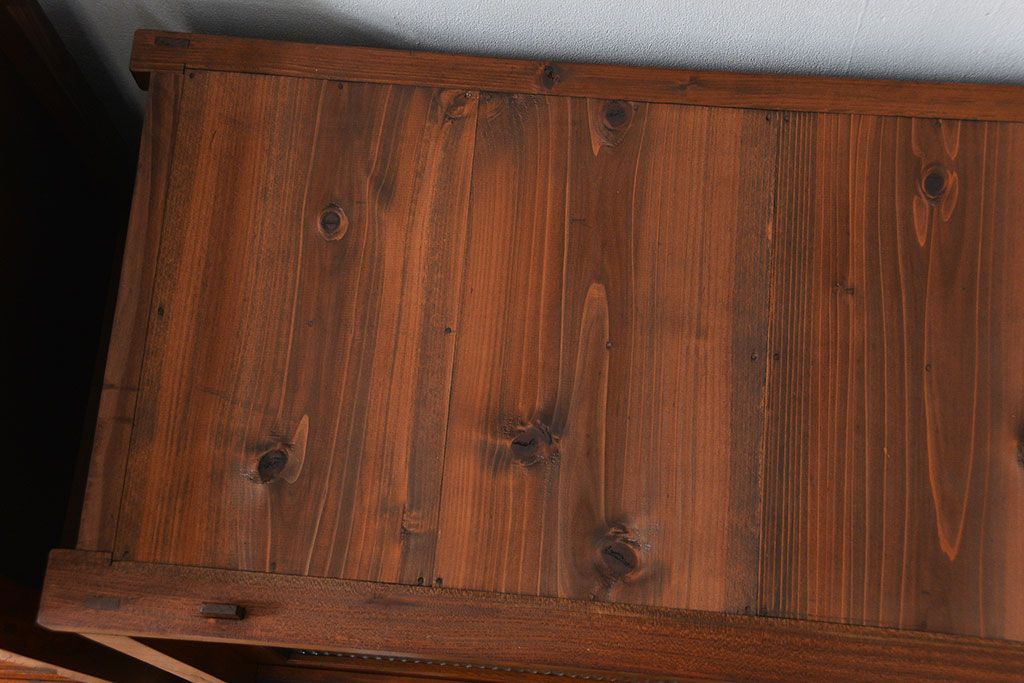 アンティーク家具　アンティーク 前面欅材のモールガラス収納棚(食器棚)