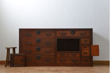 アンティーク家具　古民具・骨董 重厚な六尺収納箪笥サイドボード(帳場箪笥、水屋箪笥)