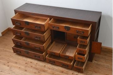 アンティーク家具　古民具・骨董 重厚な六尺収納箪笥サイドボード(帳場箪笥、水屋箪笥)