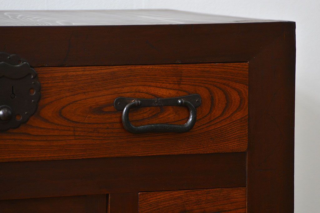 アンティーク家具　古民具・骨董 重厚な六尺収納箪笥サイドボード(帳場箪笥、水屋箪笥)