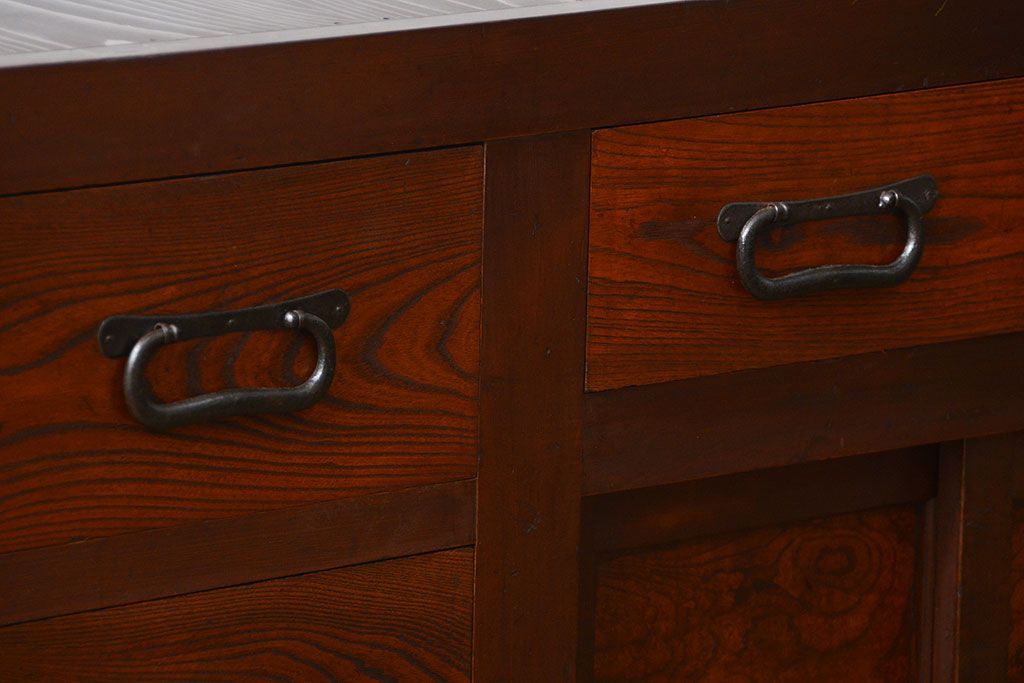 アンティーク家具　古民具・骨董 重厚な六尺収納箪笥サイドボード(帳場箪笥、水屋箪笥)