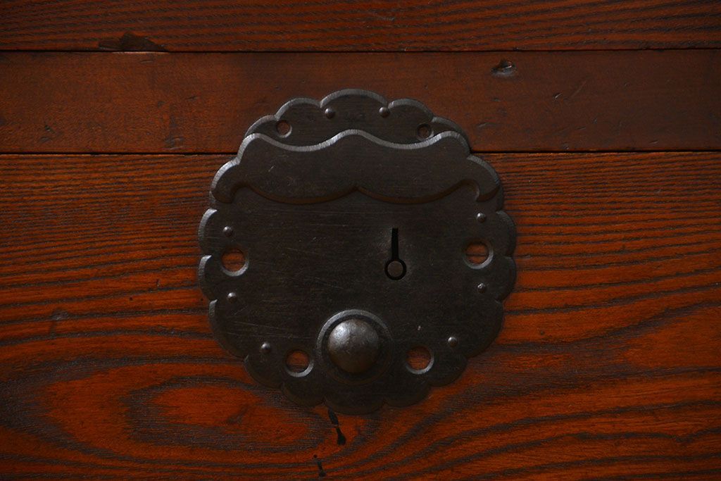 アンティーク家具　古民具・骨董 重厚な六尺収納箪笥サイドボード(帳場箪笥、水屋箪笥)