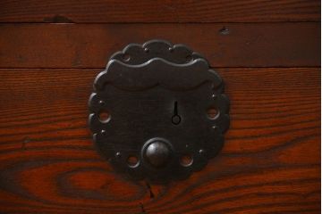 アンティーク家具　古民具・骨董 重厚な六尺収納箪笥サイドボード(帳場箪笥、水屋箪笥)