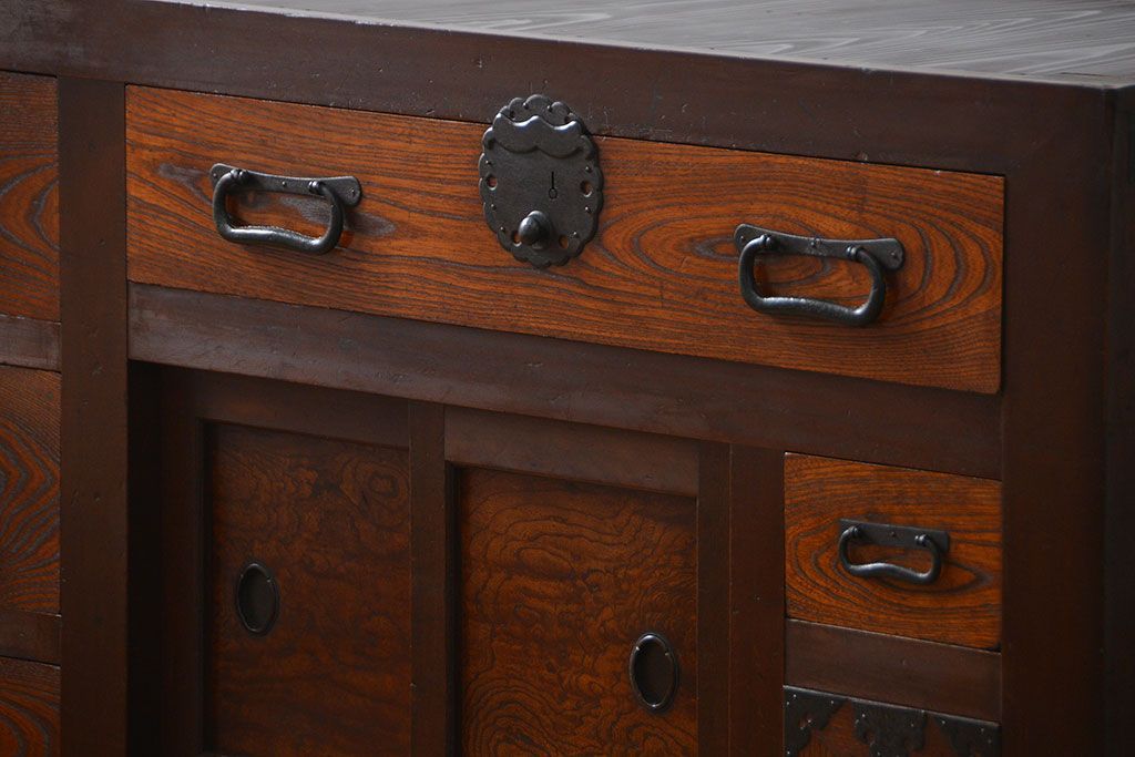 アンティーク家具　古民具・骨董 重厚な六尺収納箪笥サイドボード(帳場箪笥、水屋箪笥)