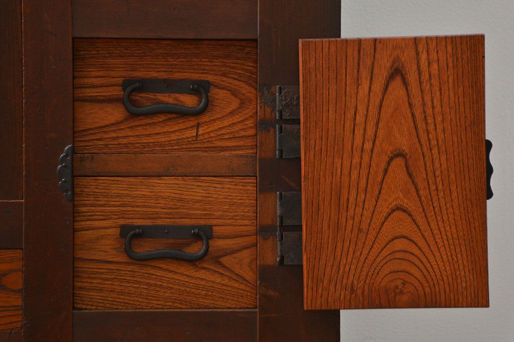 アンティーク家具　古民具・骨董 重厚な六尺収納箪笥サイドボード(帳場箪笥、水屋箪笥)