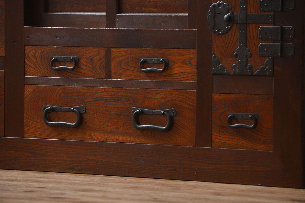 アンティーク家具　古民具・骨董 重厚な六尺収納箪笥サイドボード(帳場箪笥、水屋箪笥)