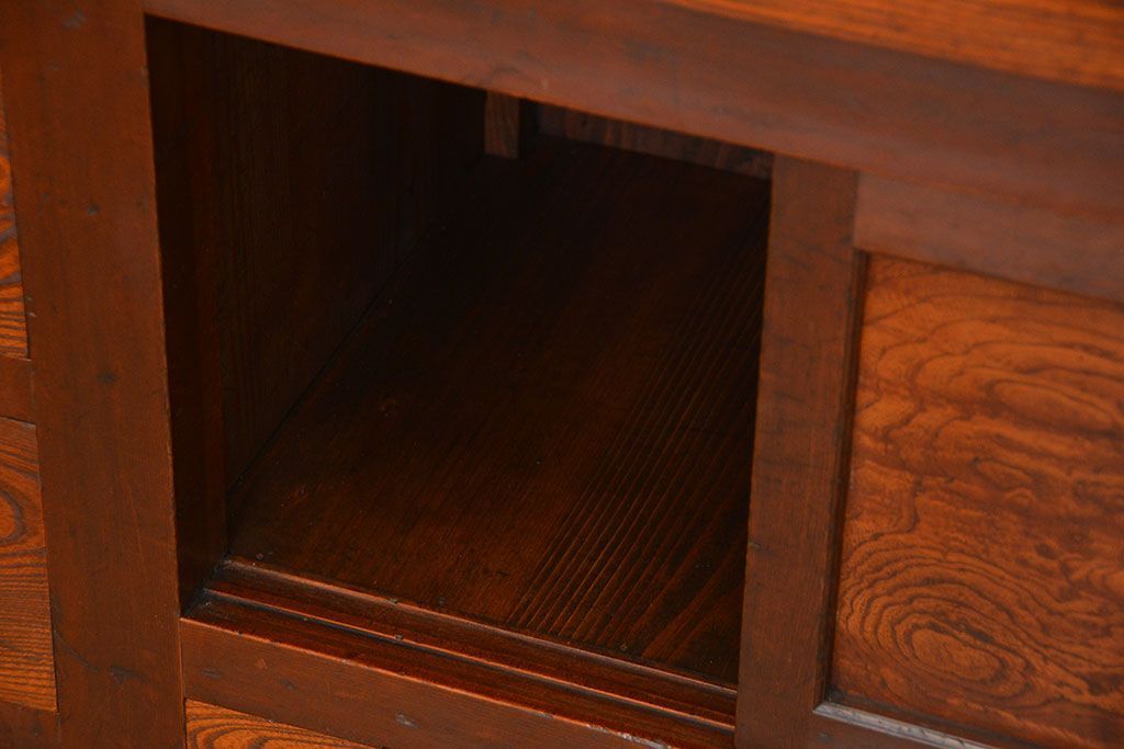 アンティーク家具　古民具・骨董 重厚な六尺収納箪笥サイドボード(帳場箪笥、水屋箪笥)