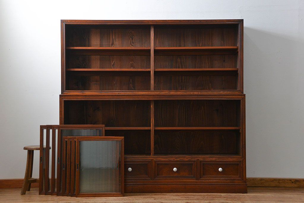 アンティーク家具　アンティーク 前面欅材 4枚引き戸の上質な収納棚(ガラスケース、飾り棚)