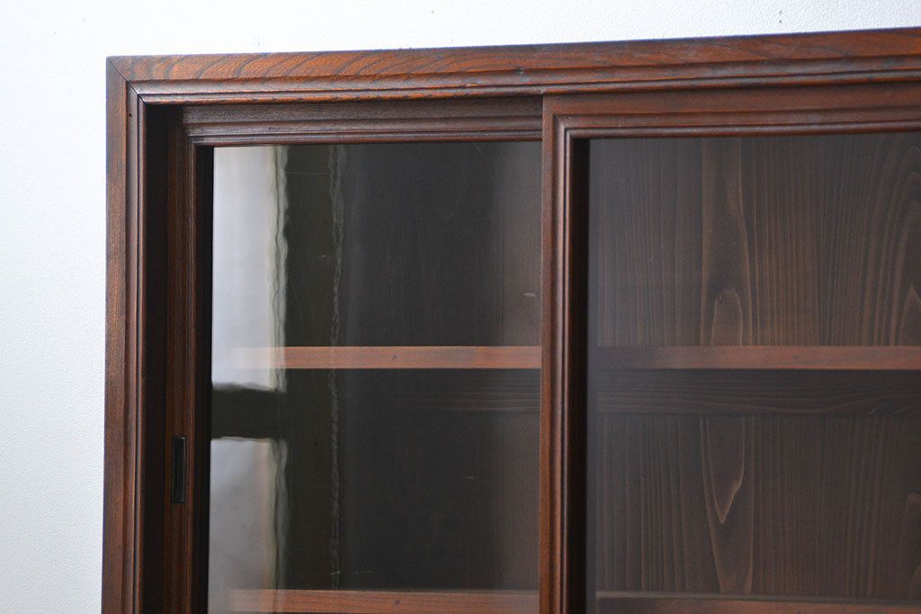 アンティーク家具　アンティーク 前面欅材 4枚引き戸の上質な収納棚(ガラスケース、飾り棚)