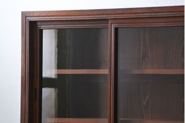 アンティーク家具　アンティーク 前面欅材 4枚引き戸の上質な収納棚(ガラスケース、飾り棚)