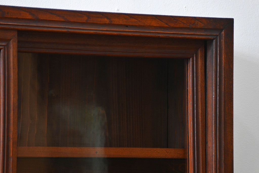 アンティーク家具　アンティーク 前面欅材 4枚引き戸の上質な収納棚(ガラスケース、飾り棚)