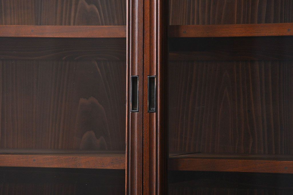 アンティーク家具　アンティーク 前面欅材 4枚引き戸の上質な収納棚(ガラスケース、飾り棚)
