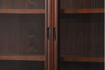 アンティーク家具　アンティーク 前面欅材 4枚引き戸の上質な収納棚(ガラスケース、飾り棚)