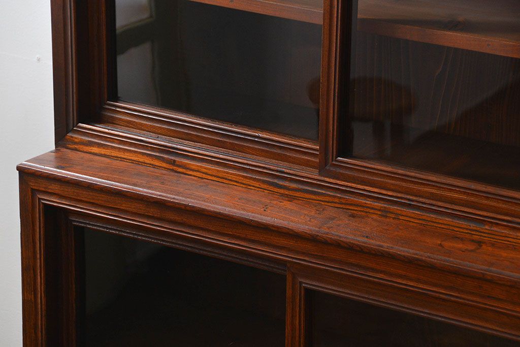 アンティーク家具　アンティーク 前面欅材 4枚引き戸の上質な収納棚(ガラスケース、飾り棚)