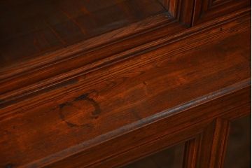 アンティーク家具　アンティーク 前面欅材 4枚引き戸の上質な収納棚(ガラスケース、飾り棚)