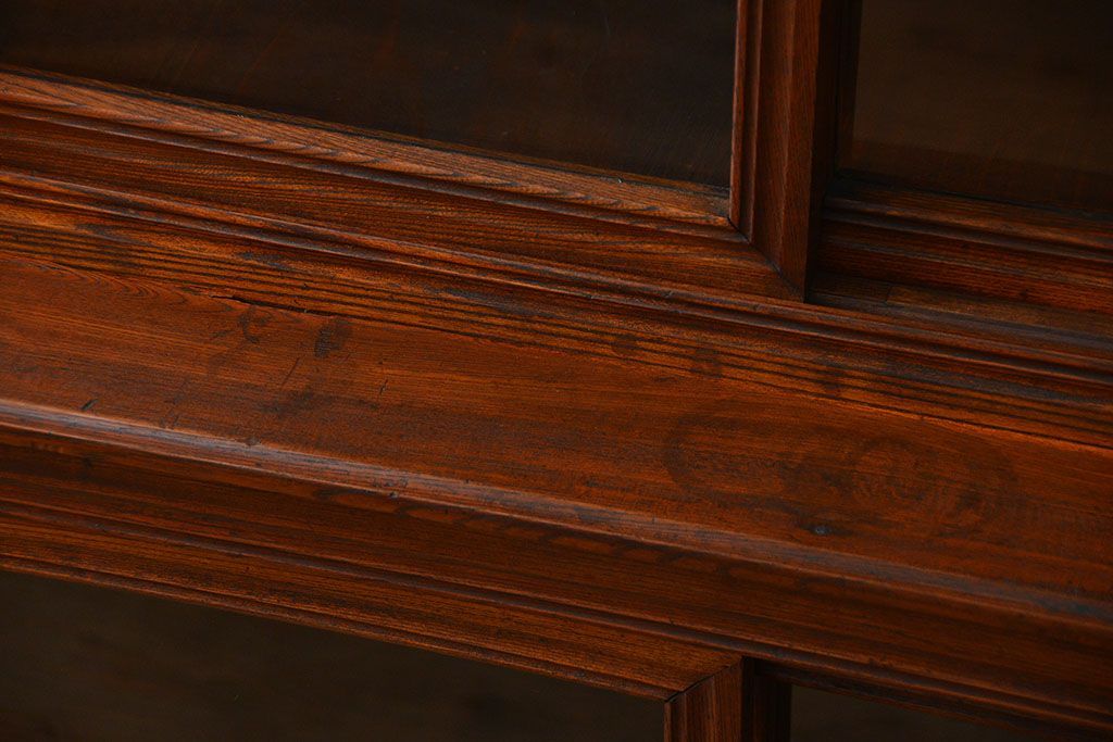 アンティーク家具　アンティーク 前面欅材 4枚引き戸の上質な収納棚(ガラスケース、飾り棚)