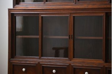 アンティーク家具　アンティーク 前面欅材 4枚引き戸の上質な収納棚(ガラスケース、飾り棚)