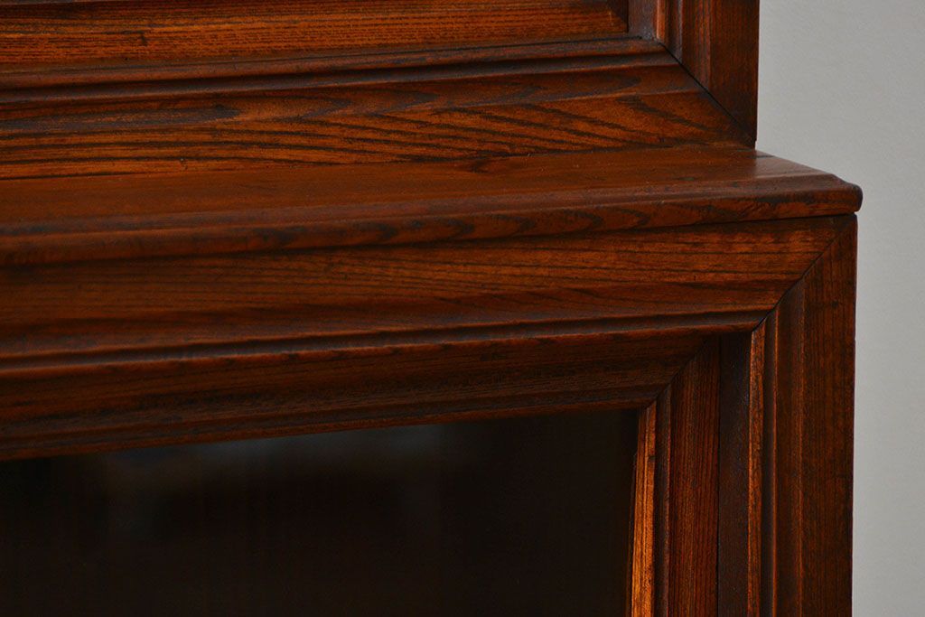 アンティーク家具　アンティーク 前面欅材 4枚引き戸の上質な収納棚(ガラスケース、飾り棚)