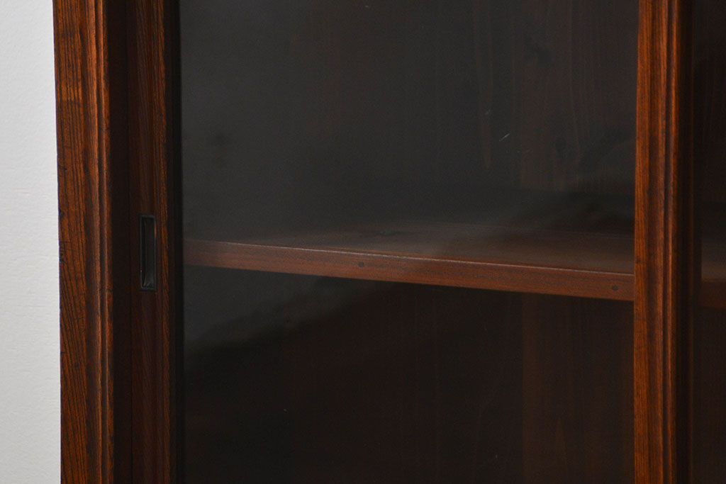 アンティーク家具　アンティーク 前面欅材 4枚引き戸の上質な収納棚(ガラスケース、飾り棚)