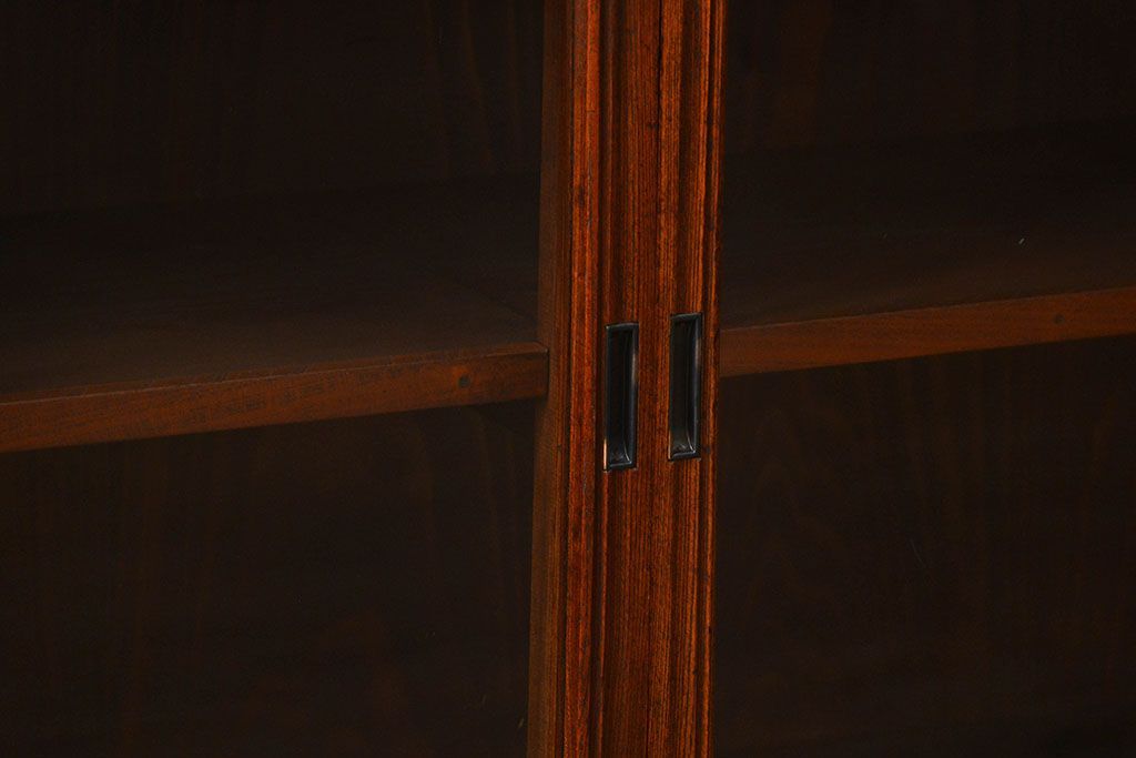 アンティーク家具　アンティーク 前面欅材 4枚引き戸の上質な収納棚(ガラスケース、飾り棚)