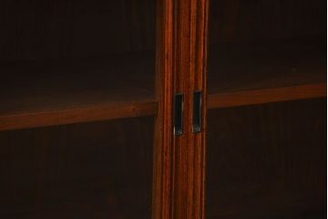 アンティーク家具　アンティーク 前面欅材 4枚引き戸の上質な収納棚(ガラスケース、飾り棚)