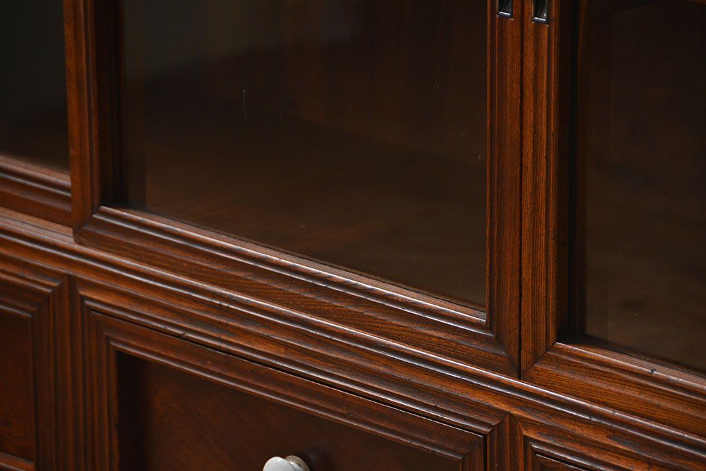 アンティーク家具　アンティーク 前面欅材 4枚引き戸の上質な収納棚(ガラスケース、飾り棚)