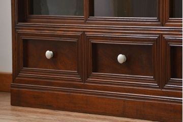 アンティーク家具　アンティーク 前面欅材 4枚引き戸の上質な収納棚(ガラスケース、飾り棚)