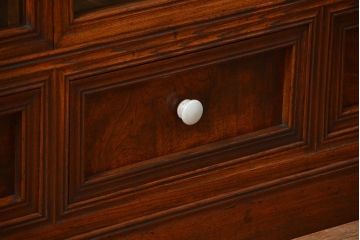 アンティーク家具　アンティーク 前面欅材 4枚引き戸の上質な収納棚(ガラスケース、飾り棚)