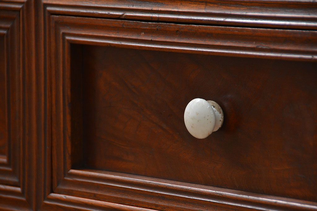 アンティーク家具　アンティーク 前面欅材 4枚引き戸の上質な収納棚(ガラスケース、飾り棚)