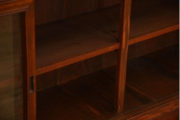 アンティーク家具　アンティーク 前面欅材 4枚引き戸の上質な収納棚(ガラスケース、飾り棚)