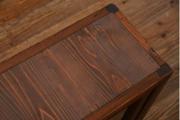 アンティーク家具　アンティーク 前面欅材 4枚引き戸の上質な収納棚(ガラスケース、飾り棚)