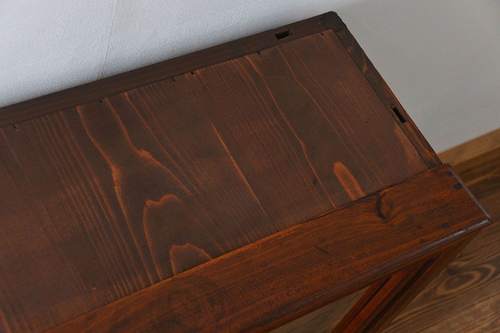 アンティーク家具　アンティーク 前面欅材 4枚引き戸の上質な収納棚(ガラスケース、飾り棚)