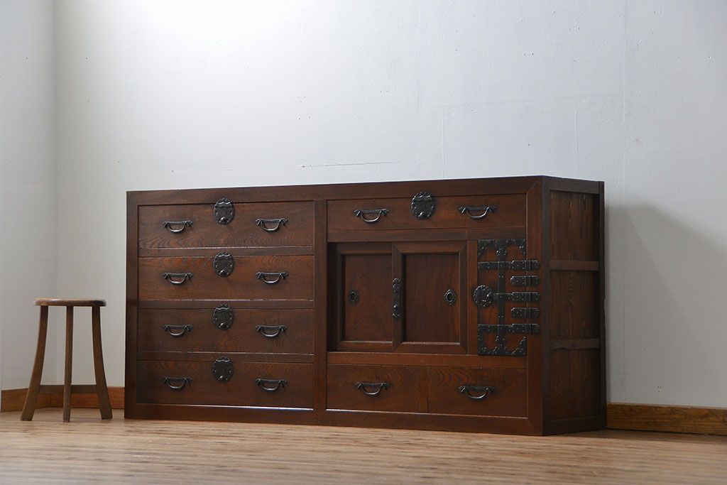 アンティーク家具　アンティーク 前面欅材の上質な時代箪笥サイドボード(帳場箪笥、水屋箪笥、収納箪笥)