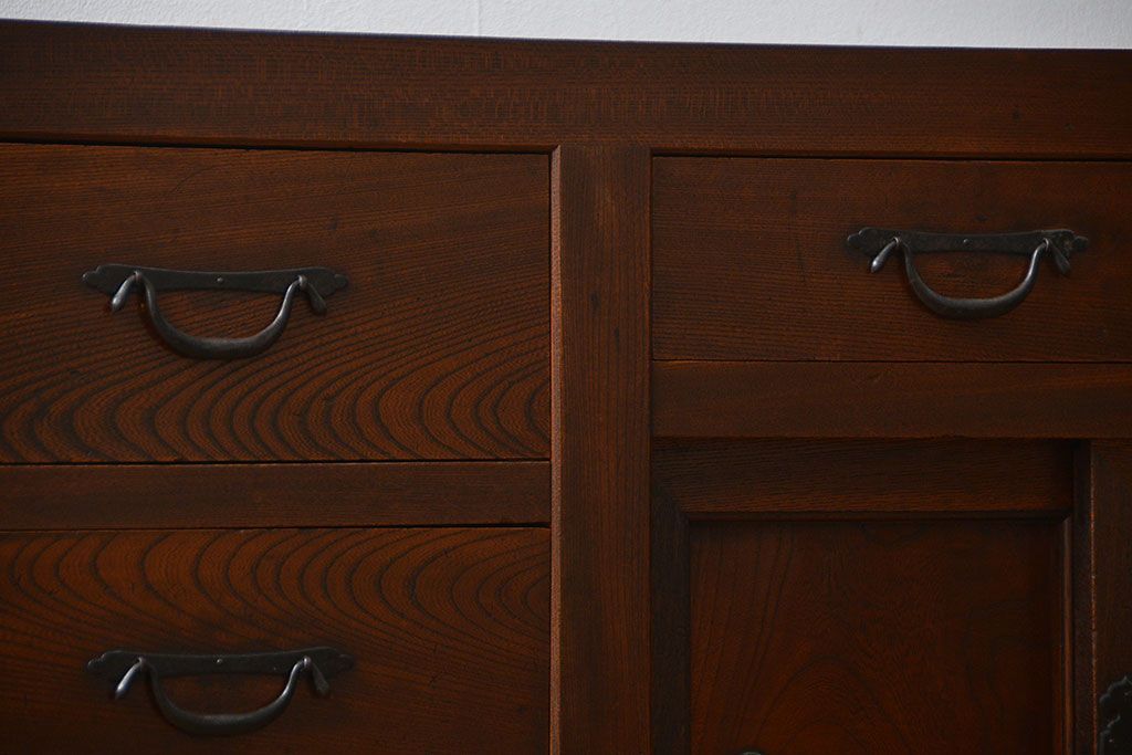 アンティーク家具　アンティーク 前面欅材の上質な時代箪笥サイドボード(帳場箪笥、水屋箪笥、収納箪笥)